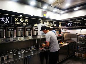 绿茵体育门店内部展示